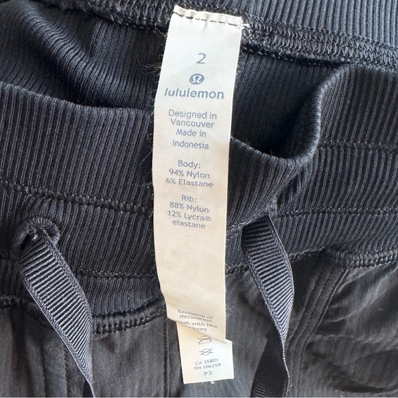 lululemon athletica - Street To Studio Pant II Black - Water-repellent - Size 2 - Picture 13 of 14